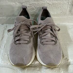 Nike Epic React Shoes, size 6